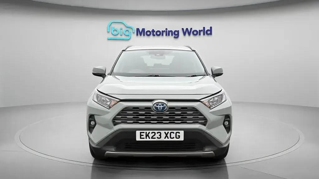 Second-hand Toyota RAV4 Hybrid 218 CP (160 kW) 2023 Verde SUV