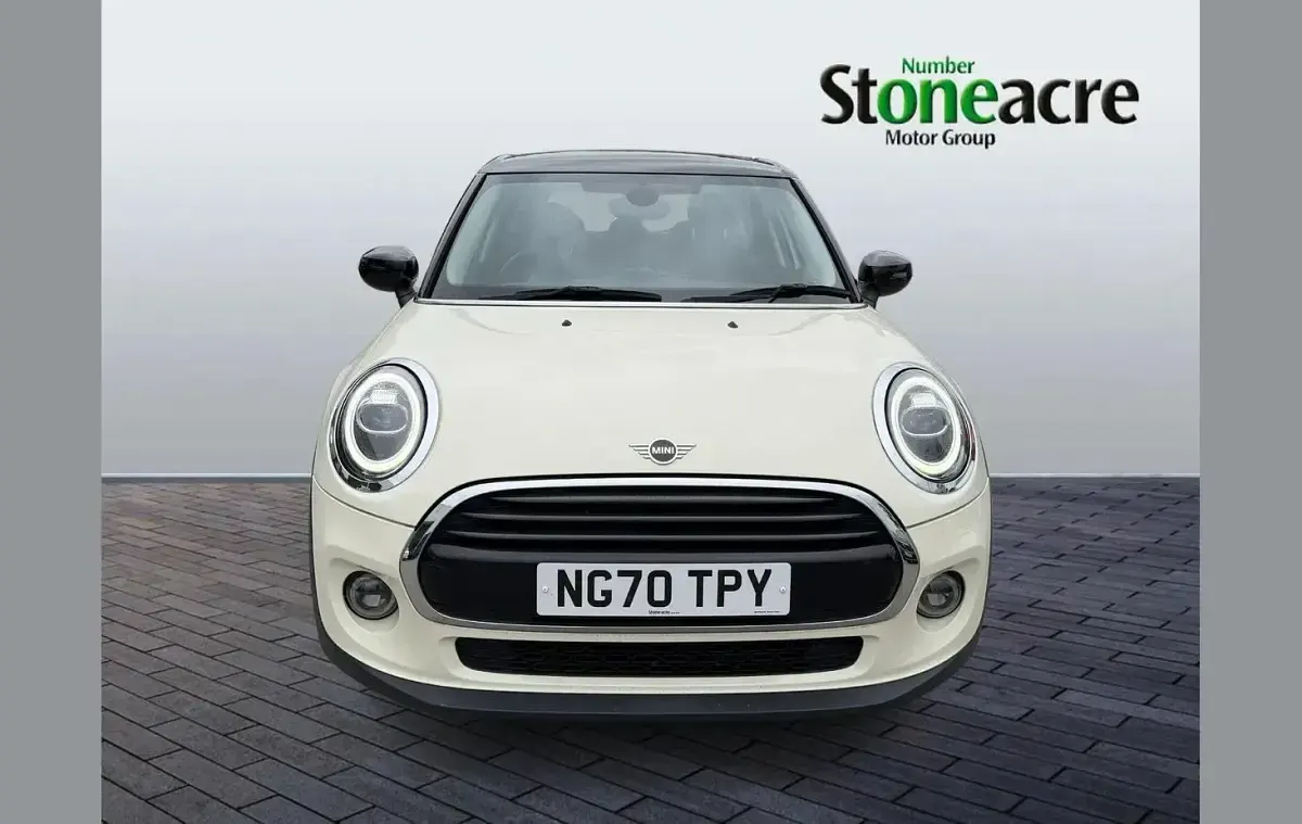 Usado Mini Cooper Classic 134 HP (98 kW) 2020 Branco Citadino