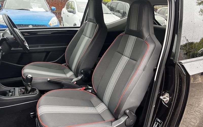 Usado VW up! Groove 75 HP (55 kW) 2014 Preto Citadino