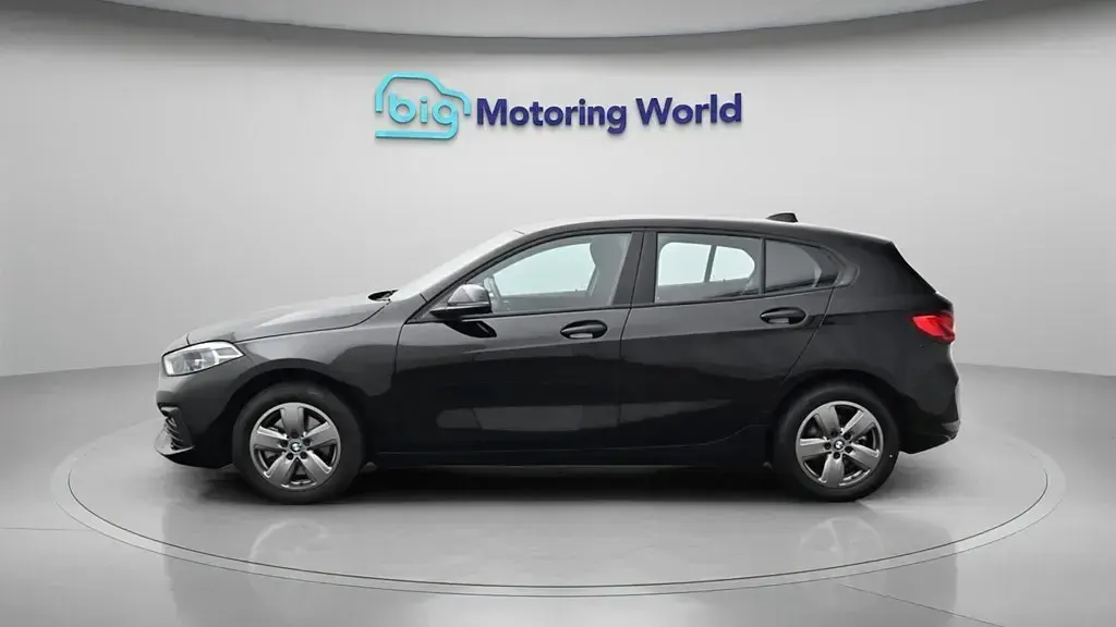 Usado BMW 118 136 CV (100 kW) 2023 Negro Utilitario