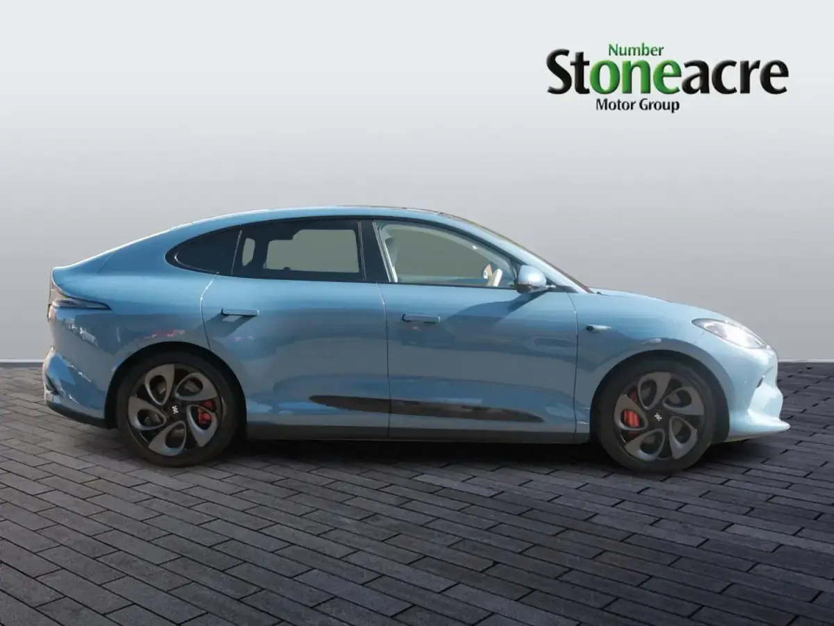 Usado MG IM6 553 kW (752 HP) 2025 Azul SUV