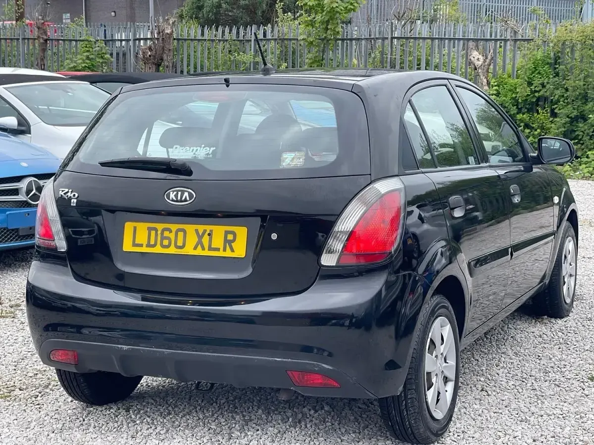 Used Kia Rio 2010 Black Hatchback