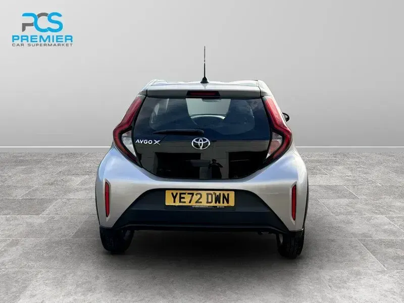 Used Toyota Aygo X PURE 70 HP (51 kW) 2023 Silver SUV