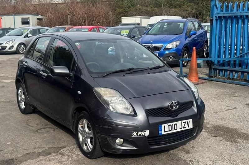 Used Toyota Yaris 101 HP (74 kW) 2010 Grey Hatchback