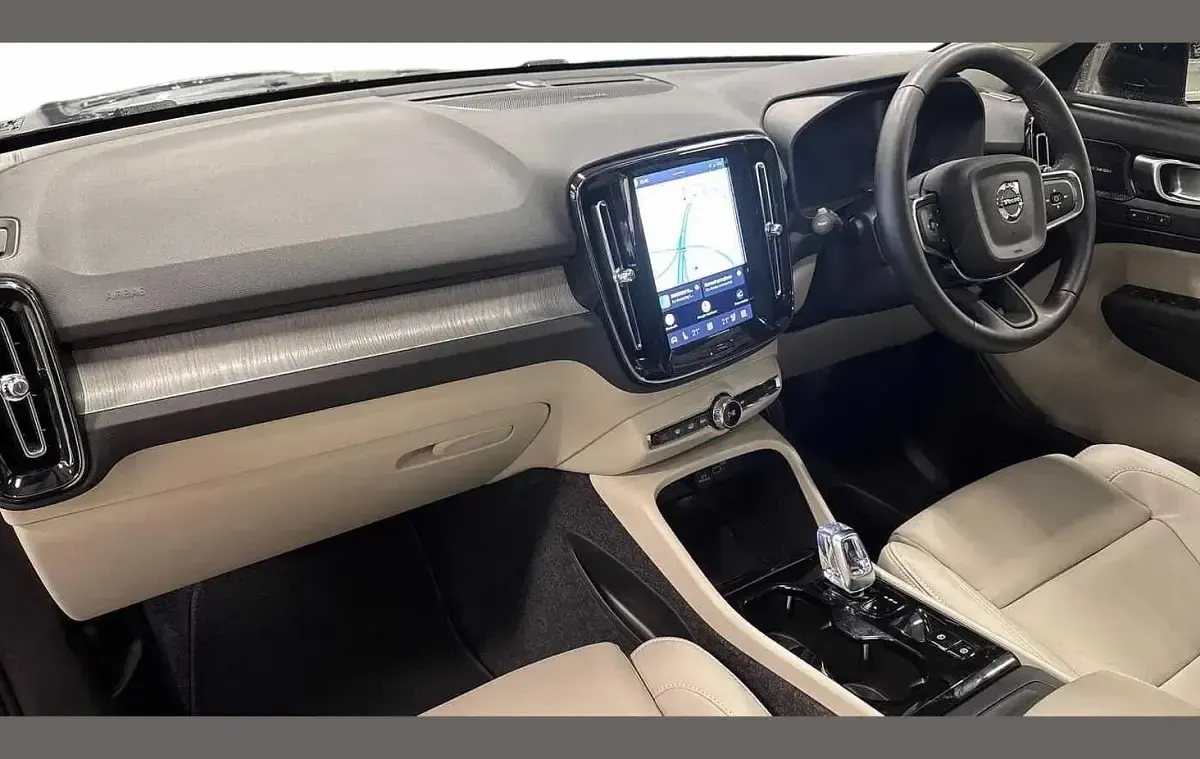 Used Volvo XC40 Ultra 194 HP (142 kW) 2025 Blue SUV