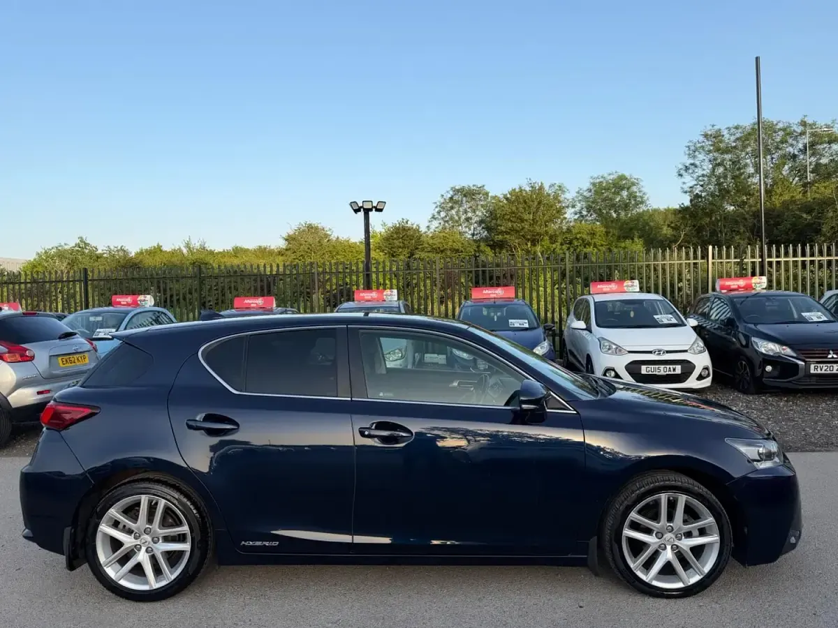 Used Lexus CT200h Luxury Line 2018 Blue Hatchback