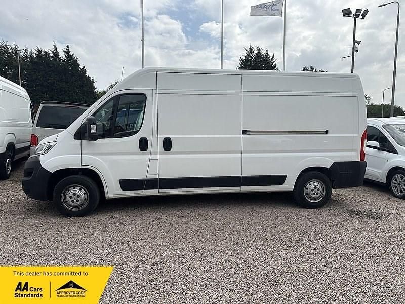 White Used 2020 Citroën Relay Van | £12,999 (Good price) - Image 1/3