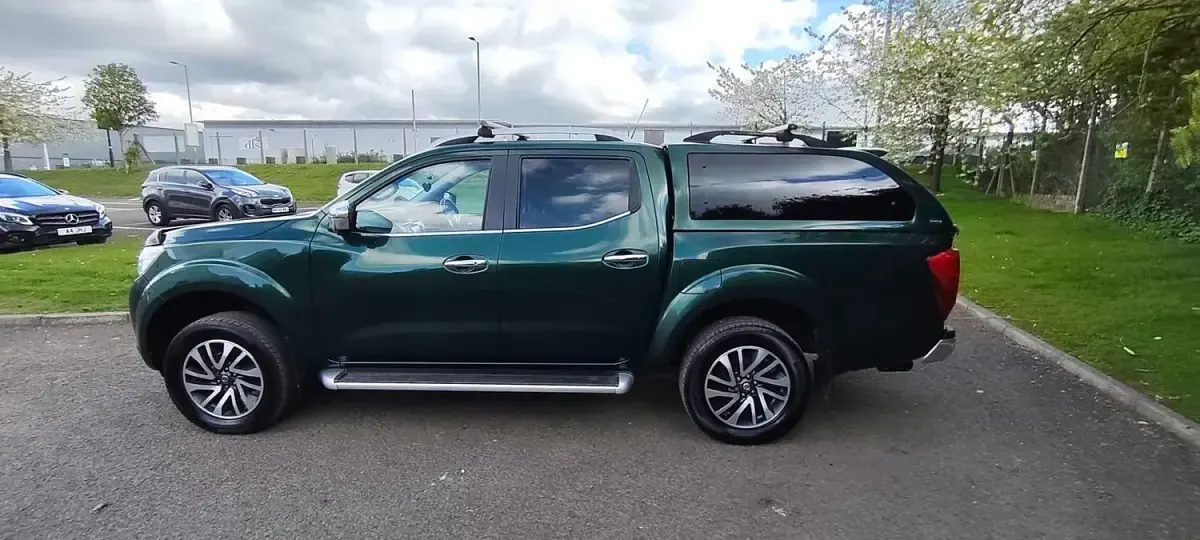 Używany Nissan Navara Tekna 190 KM (139 kW) 2018 Zielony Pickup