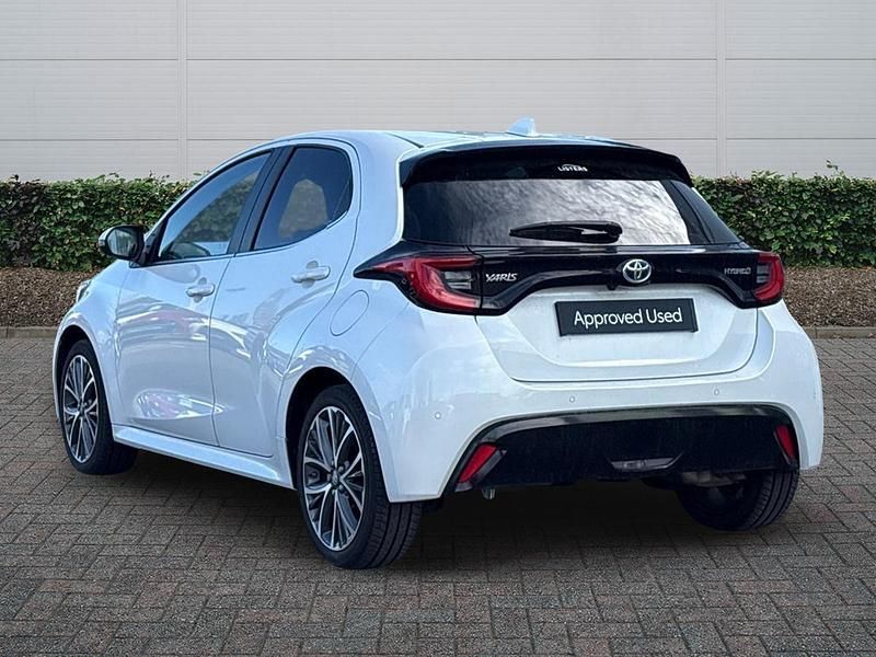 Used Toyota Yaris Hybrid 2023 White Hatchback