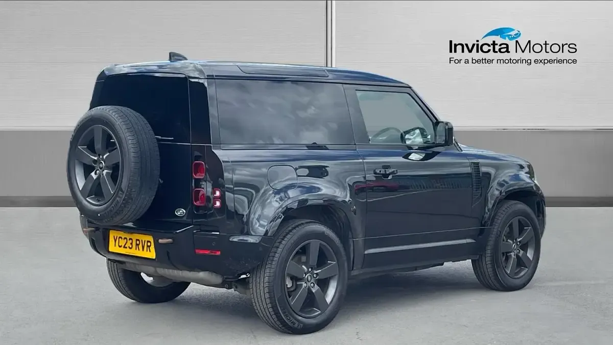 Gebraucht Land Rover Defender SE Dynamic 249 PS (183 kW) 2023 Schwarz SUV