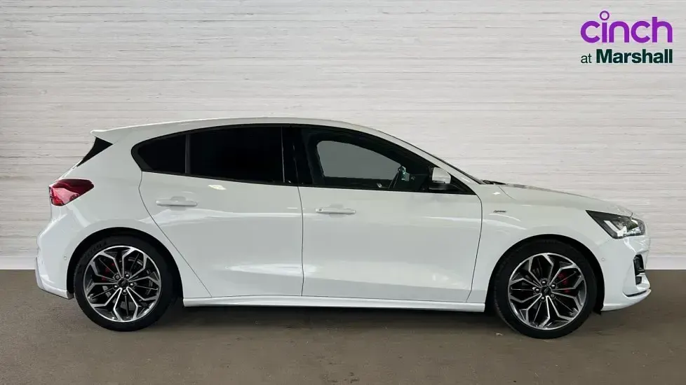Used Ford Focus ST-Line X 125 HP (91 kW) 2024 White Hatchback