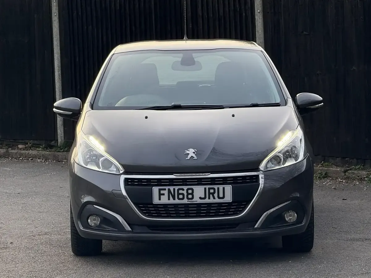Used Peugeot 208 Signature Sky 2018 Grey Hatchback