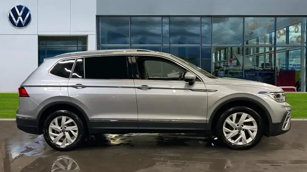 Used VW Tiguan Allspace Life 150 HP (110 kW) 2023 Pyrite silver metallic SUV