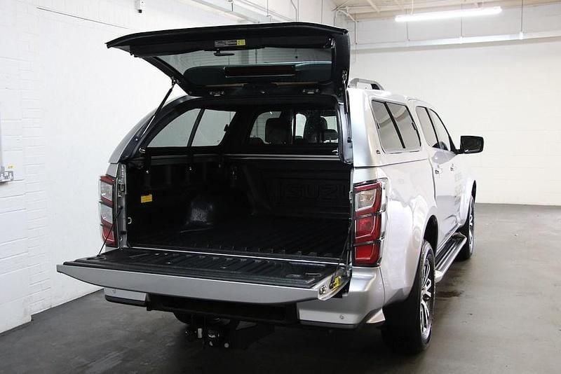 Used Isuzu D-Max 163 HP (119 kW) 2025 Silver Pickup