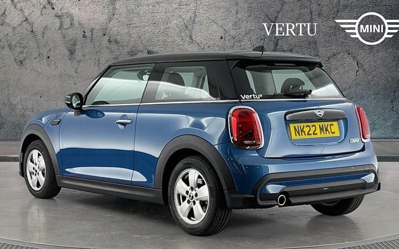 Begagnad Mini Cooper Classic 136 HK (100 kW) 2022 Blå Halvkombi