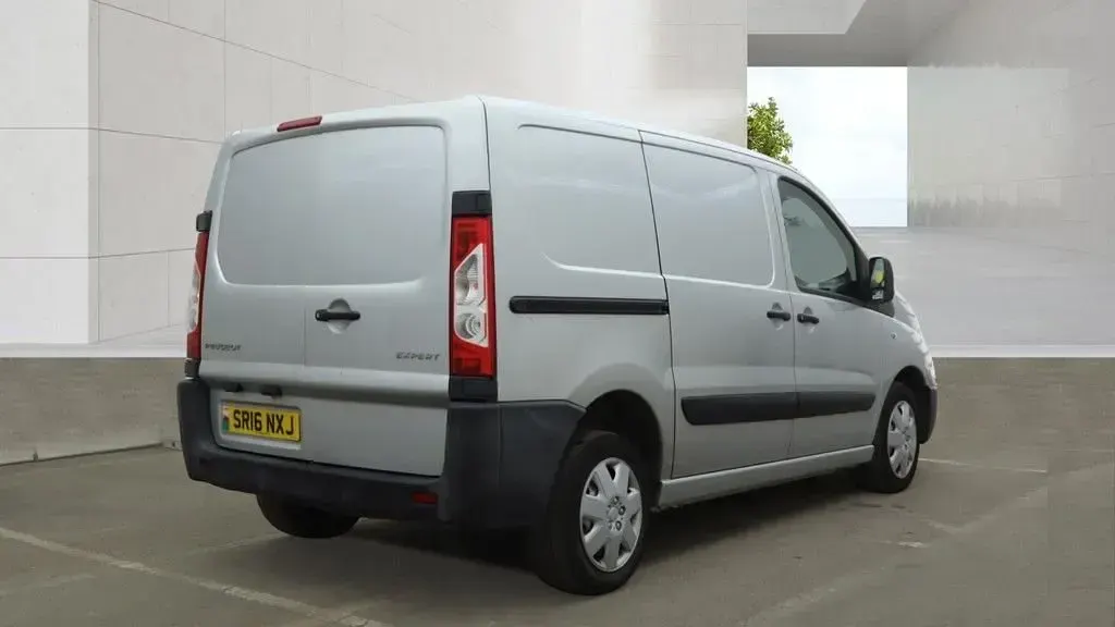 Käytetty Peugeot Expert 90 HP (66 kW) 2016 Hopea Van