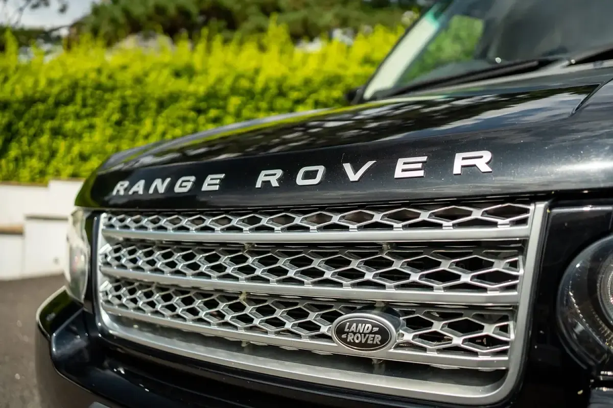 Used Land Rover Range Rover 300 HP (220 kW) 2012 Black SUV