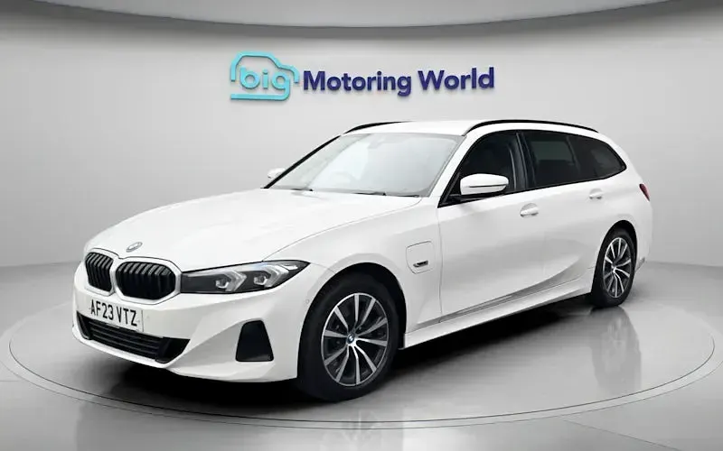 Used BMW 330e Sport Line 292 HP (214 kW) 2023 White Estate
