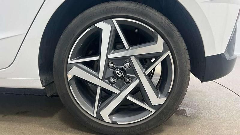 Used Hyundai i20 Premium 101 HP (74 kW) 2025 White Hatchback