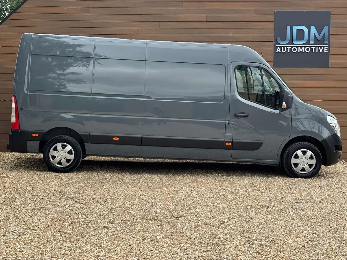 Used Nissan Interstar Acenta 135 HP (99 kW) 2022 Grey Van