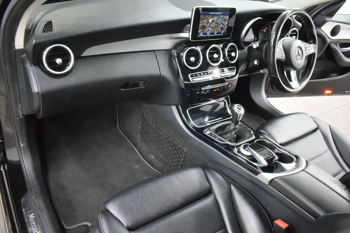 Used Mercedes C200 136 HP (100 kW) 2015 Black Sedan