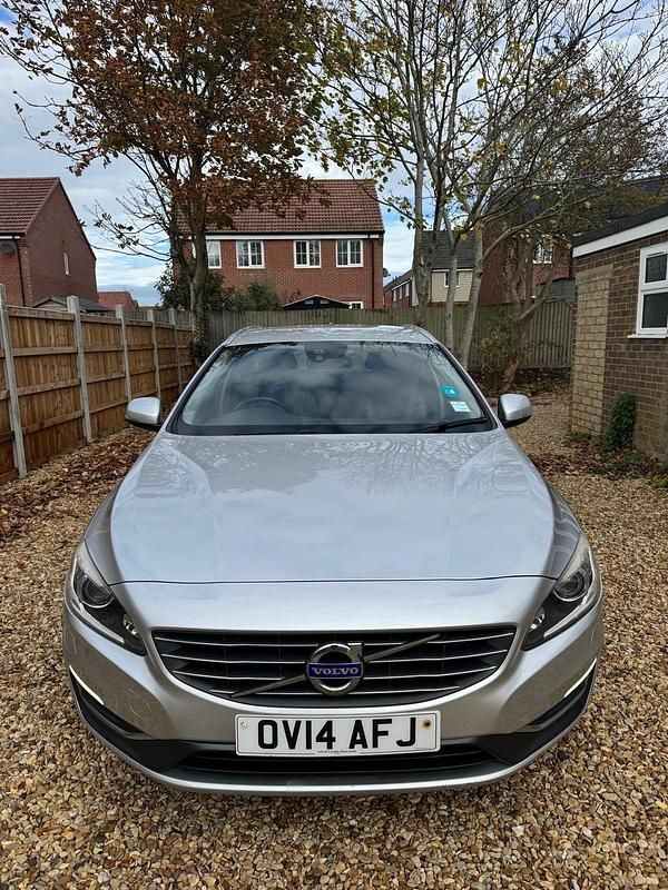 Used Volvo V60 SE Lux 115 HP (84 kW) 2014 Silver Estate