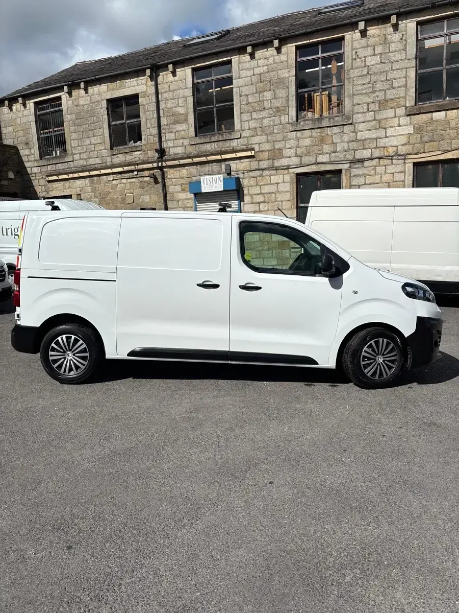 Used Vauxhall Vivaro Edition 100 HP (73 kW) 2019 White MPV