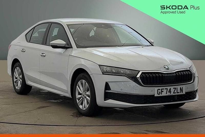 Moon white metallic Used 2024 Skoda Octavia SE Technology Hatchback | £18,996 (Good price) - Image 1/4