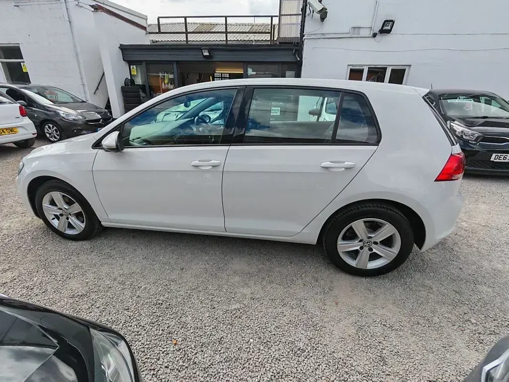 Used VW Golf VII Edition 125 HP (91 kW) 2016 White Hatchback
