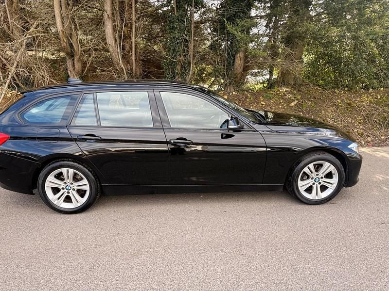 Usado BMW 320 Sport Line 2015 Negro Familiar