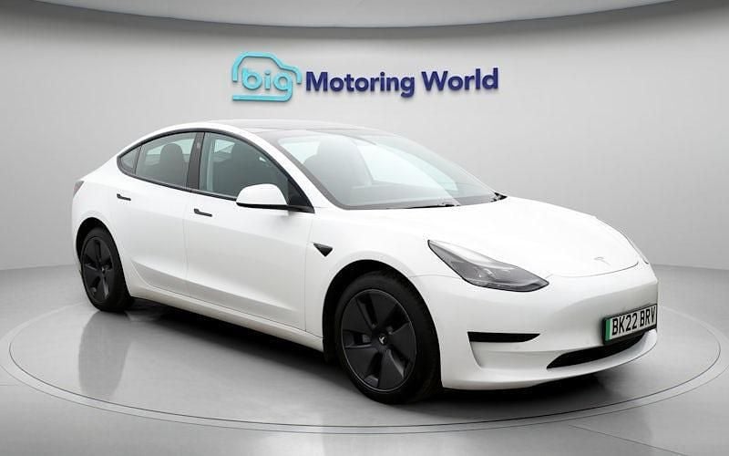 Used Tesla Model 3 Standard Range Plus 222 kW (302 HP) 2021 White Sedan