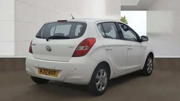 Used Hyundai i20 Comfort 2012 White Hatchback