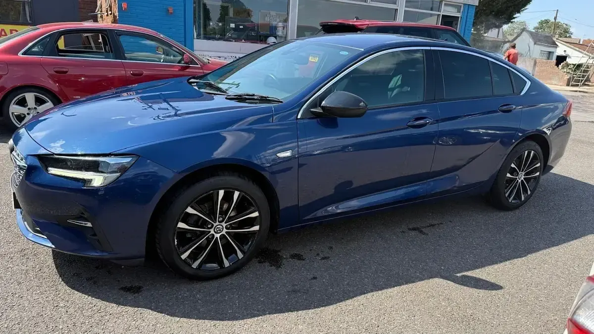 Used Vauxhall Insignia Ultimate 122 HP (89 kW) 2021 Blue Hatchback