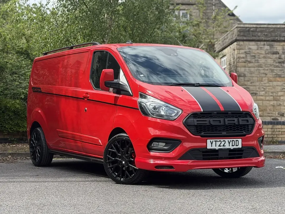 Used Ford Transit Custom Limited 130 HP (95 kW) 2022 Red Van