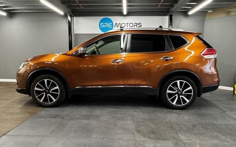 Used Nissan X-Trail S 131 HP (96 kW) 2017 Orange SUV