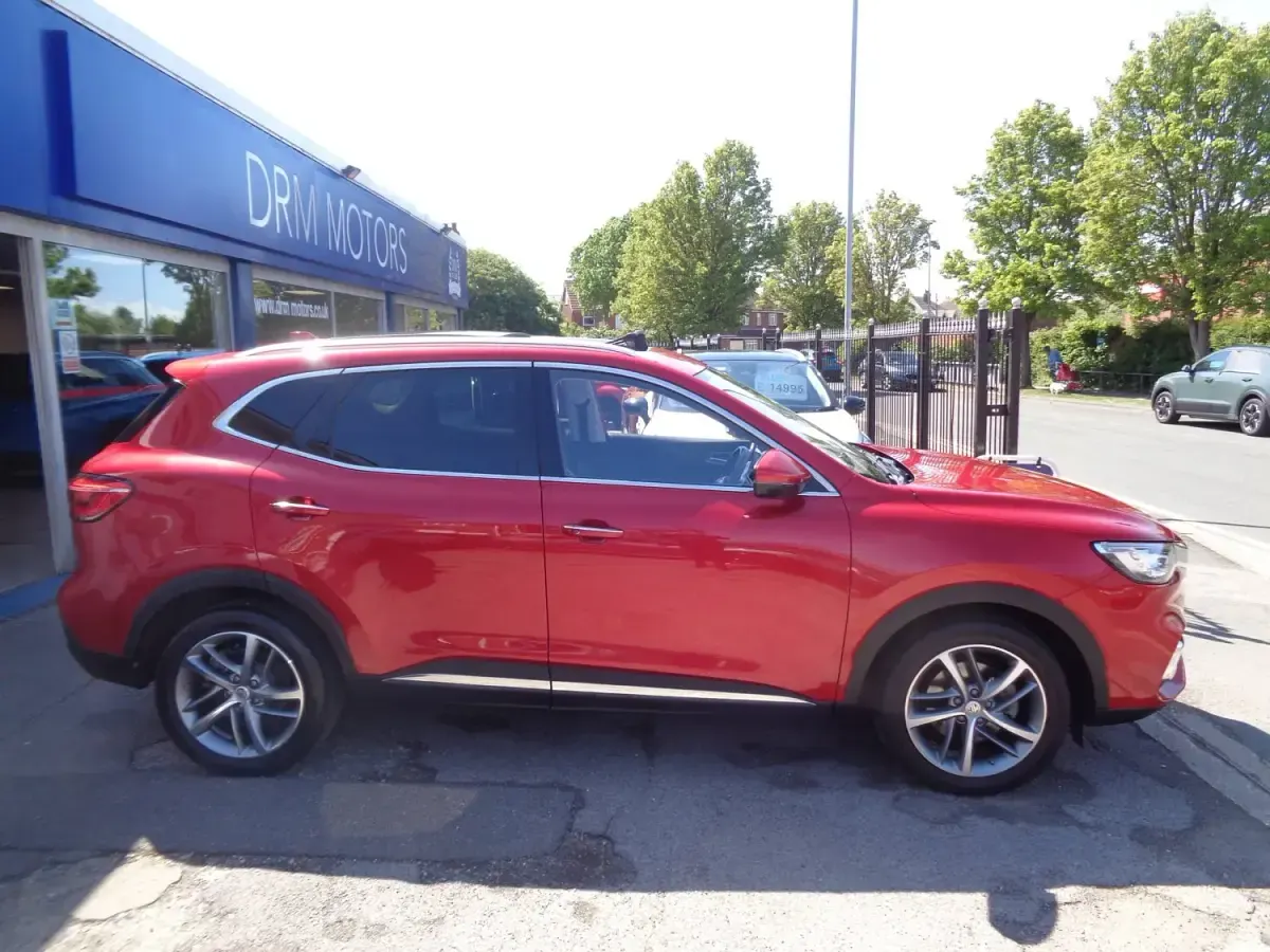 Używany MG HS Exclusive 162 KM (119 kW) 2023 Czerwony SUV