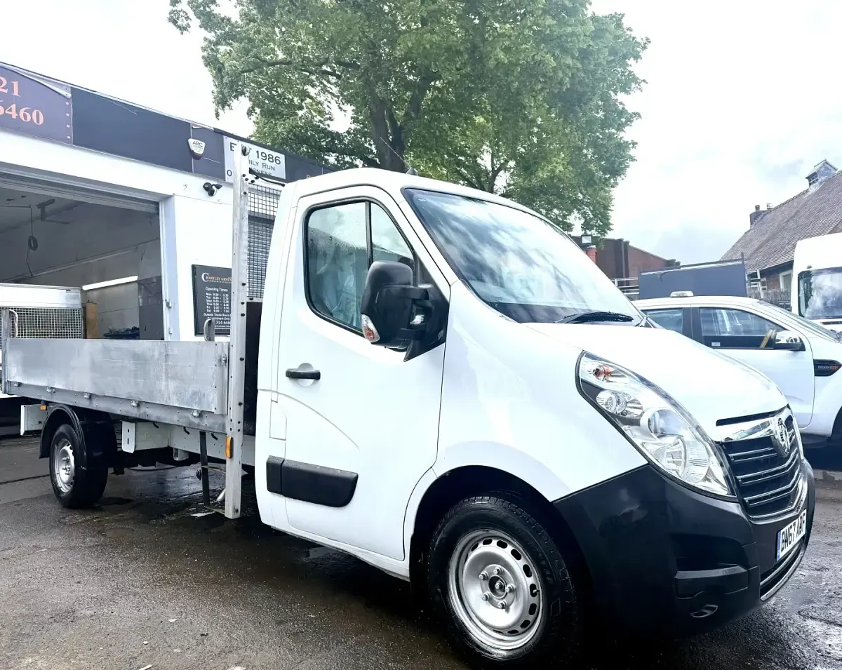 Used Vauxhall Movano 130 HP (95 kW) 2018 White MPV
