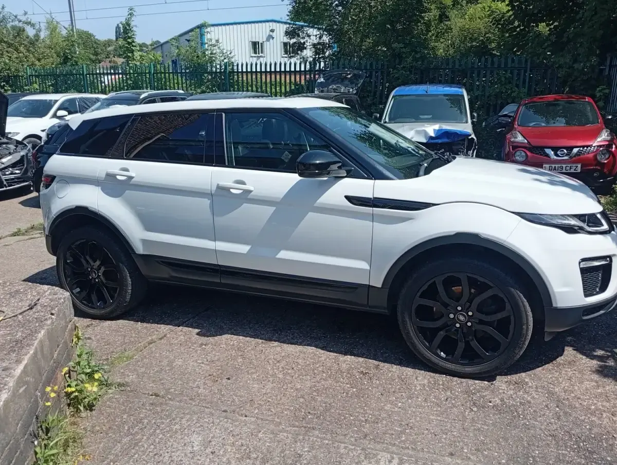 Used Land Rover Range Rover evoque SE 2018 White Estate