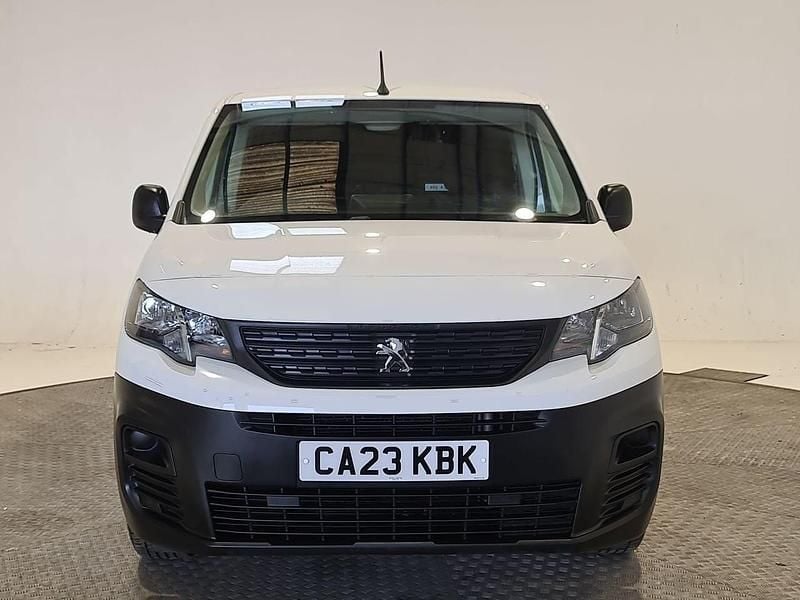 Used Peugeot Partner Premium 100 HP (73 kW) 2023 White MPV