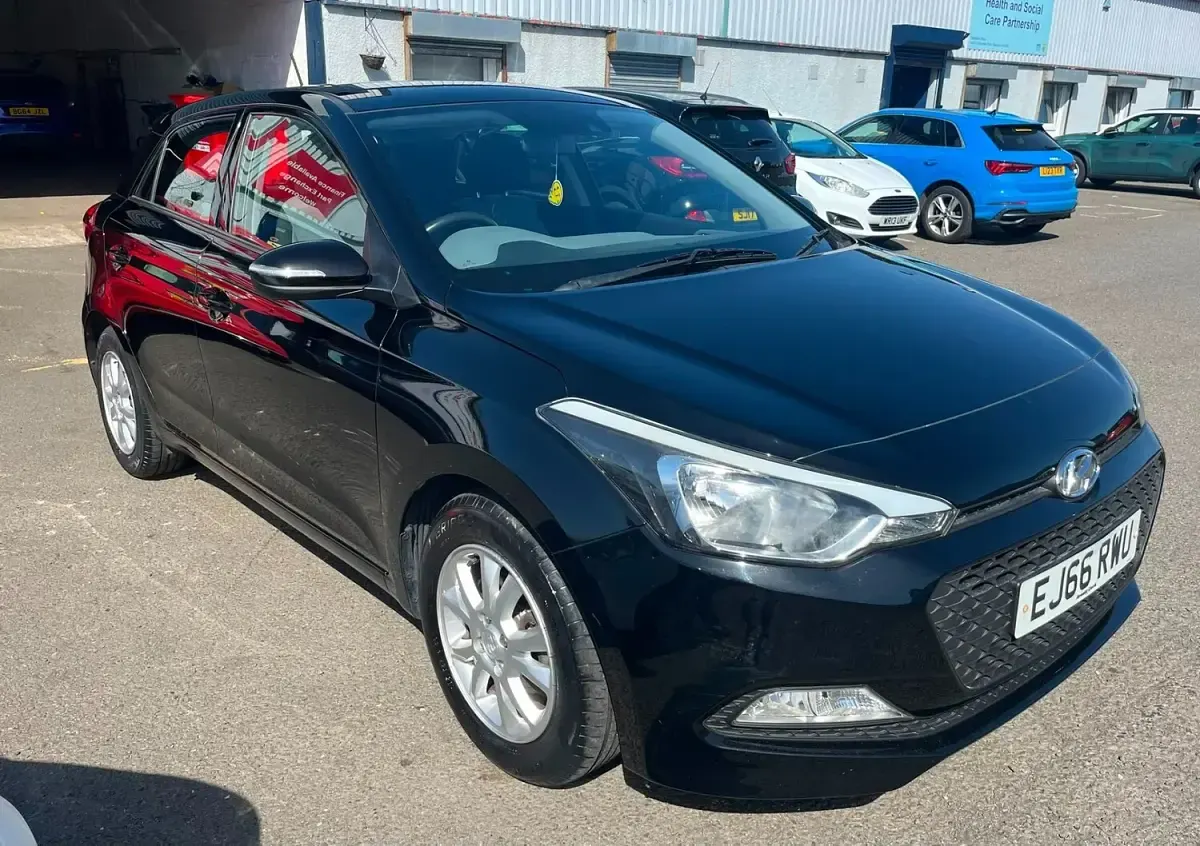 Used Hyundai i20 SE 84 HP (61 kW) 2016 Black Hatchback