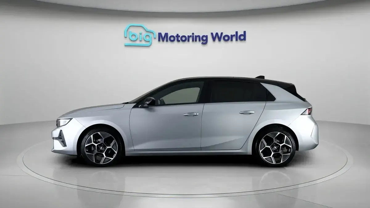 Used Vauxhall Astra Ultimate 129 HP (94 kW) 2024 Grey Hatchback