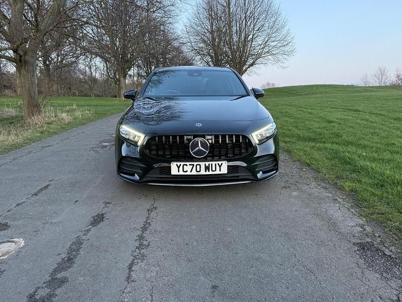 Begagnad Mercedes A200 AMG line 2020 Svart Halvkombi