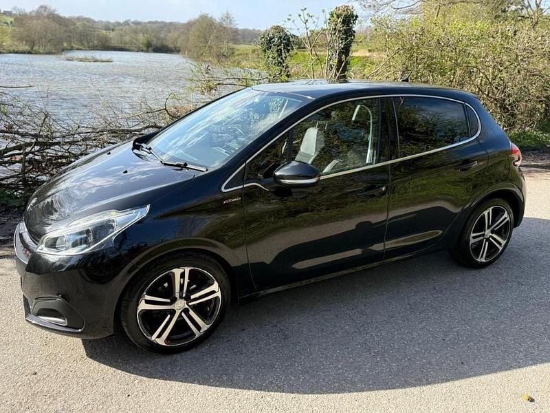 Used Peugeot 208 GT-line 110 HP (80 kW) 2017 Black Hatchback