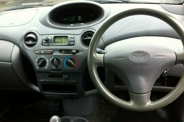 Used Toyota Yaris 74 HP (54 kW) 2002 Hatchback