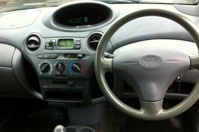 Used 2002 Toyota Yaris Hatchback | £1,175 - Image 1/4