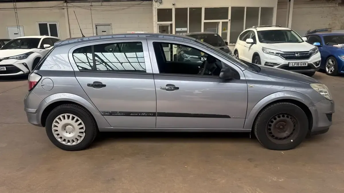 Used Vauxhall Astra 138 HP (101 kW) 2008 Silver Hatchback
