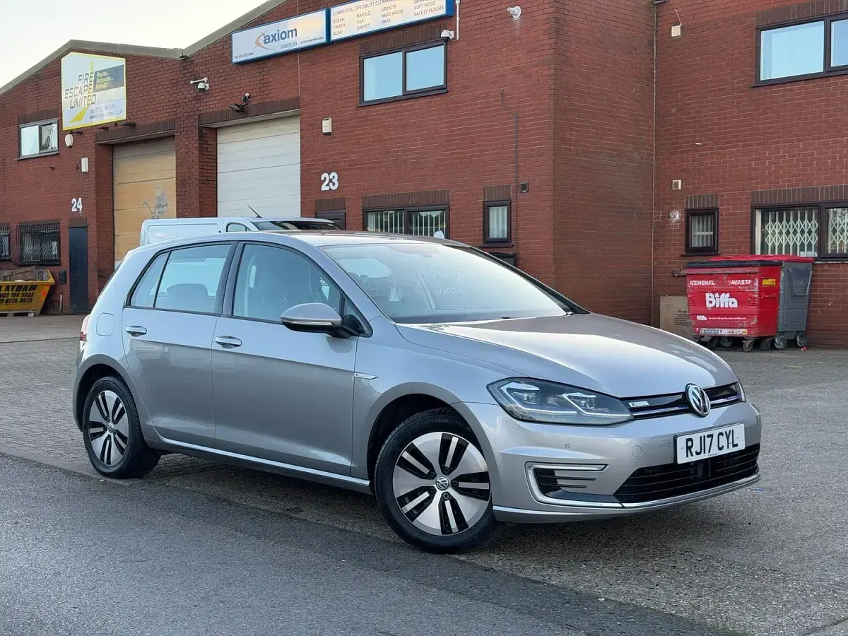 Used VW e-Golf 85 kW (116 HP) 2017 Silver Hatchback