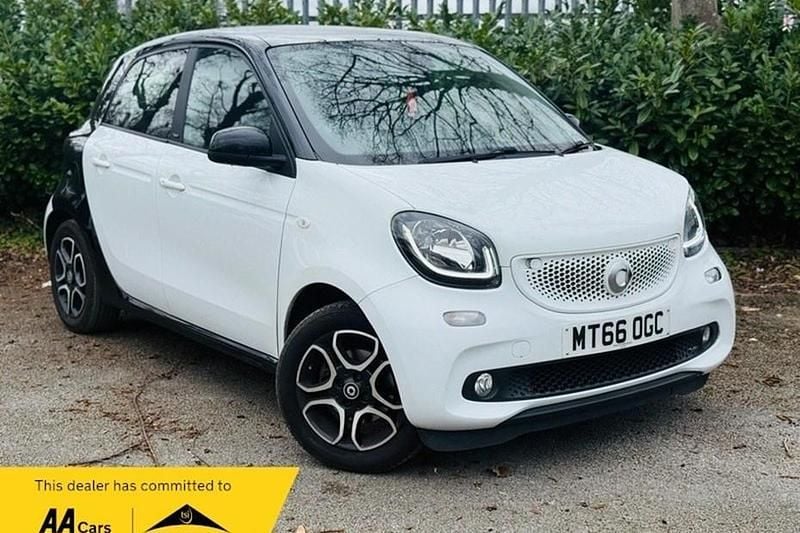 Used Smart ForFour Premium 71 HP (52 kW) 2016 White Hatchback