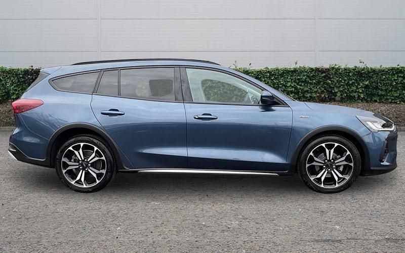 Used Ford Focus Active 155 HP (114 kW) 2022 Blue Estate