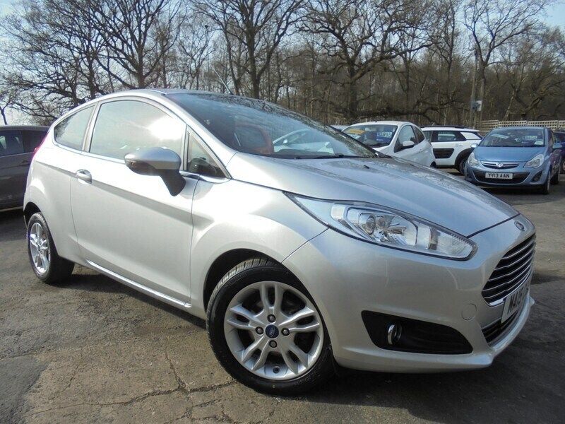 Silver Used 2015 Ford Fiesta Zetec Hatchback | £5,295 (Fair price) - Image 1/4